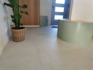 Photo de galerie - Bancs d'entrée courbes sur mesure