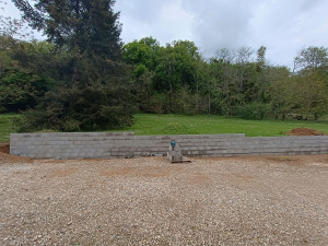 Photo de galerie - Mur de clôture en parpaing ou clôture grillage souple ounrihide sont dans mes capacités.

