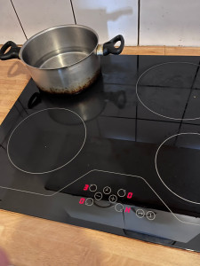 Photo de galerie - Installation plaque de cuisson 