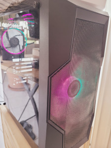 Photo de galerie - Un boitier ordinateur transparent  + led RGB ( couleurs)