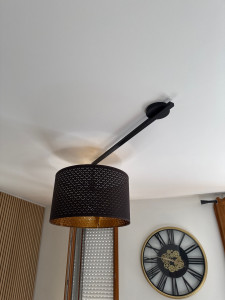 Photo de galerie - Installation d’un support déporter pour plafonnier suspendu