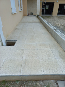 Photo de galerie - Terrasse en dalle gravillonnee