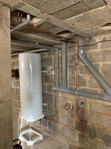 Photo de galerie - Installation chauffe eau elec avec toute la réfection de la plomberie et des évacuations PVC du logement (petite partie des travaux effectués)