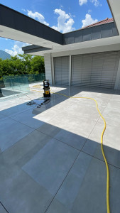 Photo de galerie - Nettoyage  de terrasse avec le karcher 