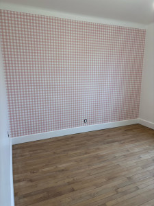 Photo de galerie - Pose de papier peint pour une chambre fille 