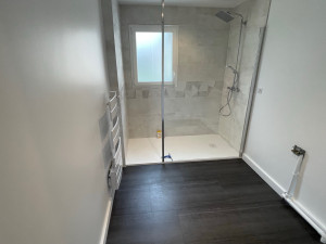 Photo de galerie - Faïence plomberie pose de sol stratifié peinture 