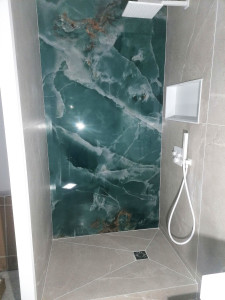 Photo de galerie - Pose carreaux grand format 2,80x120 cm + joints epoxy. 