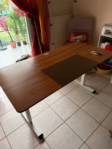 Photo de galerie - Bureau électrique réglable 140/80 