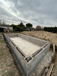 Photo de galerie - Construction de villas ? Murs de jardin & murs de soutènement ? Escaliers intérieurs et extérieurs ? Construction de Piscines