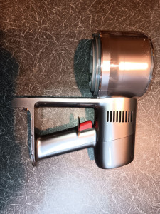 Photo de galerie - Réparation aspirateur, remplacement de la gâchette cassée