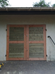 Photo de galerie - Porte de garage refaite à neuf.
Bois : Douglas, sapin 