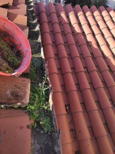 Photo de galerie - Nettoyage de gouttière et chéneau et hydrofuge sur la toiture 