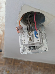 Photo de galerie - Diagnostic et changement de prise 