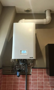 Photo de galerie - Chaudière à  condensation installée et mise en service offrant un confort optimal et une production fiable  de chauffage et eau chaude Sanitaire 