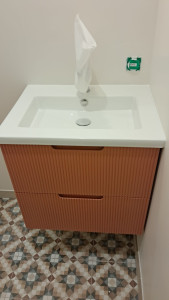 Photo de galerie - Pose de meuble et vasque avec arrive d'eau et évacuation 