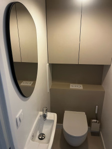 Photo de galerie - ✨ WC entièrement nettoyé et désinfecté. Lavabo, miroir et robinetterie soigneusement nettoyés pour un rendu impeccable. Surfaces brillantes, sans traces, avec une finition soignée et professionnelle.