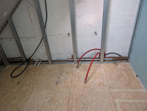 Photo de galerie - Déplacement de canalisation par sertissage cuivre et multicouche pour un radiateur et installation per pour platine de douche 