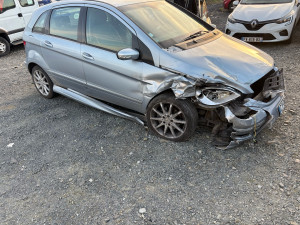 Photo de galerie - Je récupéré ou j’achète tous styles de véhicules accidentés sens papier avec ou sens contrôle avec frai à faire dessus ect