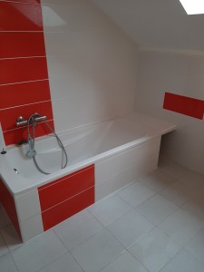 Photo de galerie - Faillance salle de bain avec habillage de la baignoure