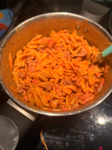 Photo de galerie - Pâtes lardons à la sauce tomates