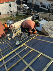 Photo de galerie - Pose de liteaux - Rénovation toiture 