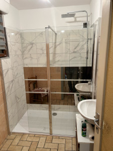 Photo de galerie - Remplacement d’une baignoire par une douche 