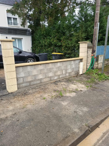 Photo de galerie - Mur de parpaing avec ses chapeaux