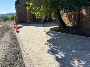 Photo de galerie - Création d’une place en pavé granite et balle granite 