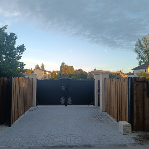 Photo de galerie - Création de clôture pose de portails pose de pavé granite pierre naturelle 