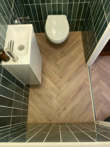 Photo de galerie - Pose de parquet flottant dit : bâton rompu 