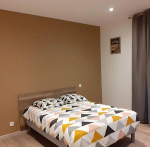 Photo de galerie - Voici une chambre que j’ai peinte (murs + plafond). Je suis dispo pour votre projet.