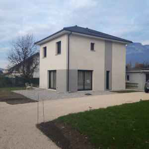 Photo de galerie - Aménagement exterieur en gravier et engazonnement,  à La Ravoire