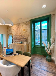 Photo de galerie - Mise en peinture des huisseries d'un commerce