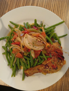 Photo de galerie - Haricots fert et du poulet au four. 