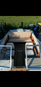 Photo de galerie - Pose d’un lino au sol après remplacement du plancher. Fabrication de panneaux latéraux. Fabrication du tableau de bord avec branchement de tous les compteurs.