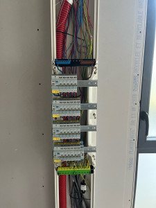 Photo de galerie - Câblage d'un tableau électrique.
