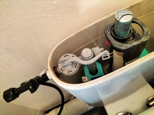 Photo de galerie - Réparation chasse toilette changer le mécanisme de chasse 