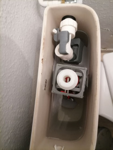 Photo de galerie - Changement du mécanisme de la chasse d'eau des toilettes plus WC. 