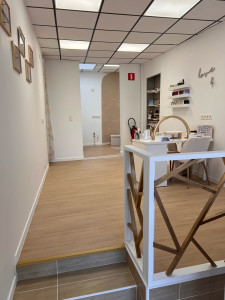 Photo de galerie - Pose de parquet stratifié et pose de plinthes 