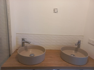Photo de galerie - Ajout d'un meuble double vasque.