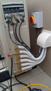 Photo de galerie - Raccordement et mise en service 
d'un appareil de climatisation multi-split 