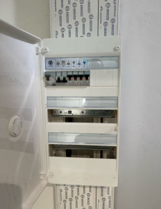 Photo de galerie - Rénovation d'un étage d'une maison et rajout de ce tableau divisionnaire 