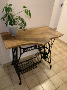 Photo de galerie - Rénovation d’une table de couture avec son plateau en chêne 