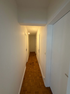 Photo de galerie - Peinture du couloir, plafond compris, rebouchage et enduit d’environ 30 trous dans le couloir