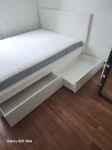 Photo de galerie - Lit ikea malm..4 tiroirs 