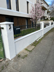 Photo de galerie - Rénovation muret et ferronnerie avec peinture 