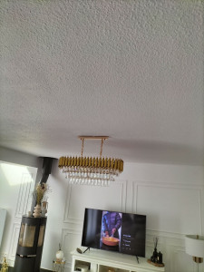 Photo de galerie - Installation d'un lustre .