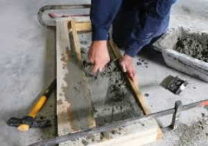 Photo de galerie - Dalle, chape, montage mur et murette, crépi façade, enduit, ceinture, piscine béton, parpeing bancher, joint à la chaux, ravalement façade, démolition