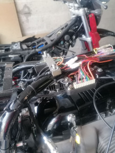 Photo de galerie - BMW R80. Montage M-unit motogadget, compteur électronique Daytona Vélona, réfection/ adaptation du faisceau et montage redresseur/régulateur de tension moderne. 