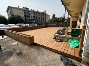 Photo de galerie - Terrasse bois restaurant 